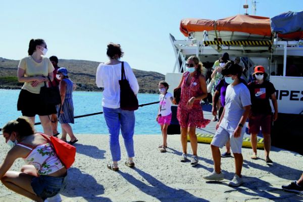 Spiegel : «Στέλνει» παραθεριστές στα ελληνικά non Covid νησιά