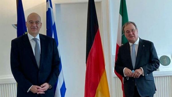 Γερμανικό σήμα σε Δένδια για «διευθέτηση» με την Τουρκία στο Αιγαίο