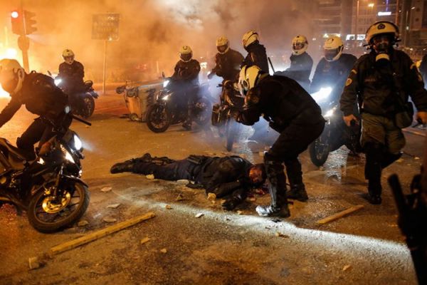 Κάτω τα χέρια από τη Νέα Σμύρνη