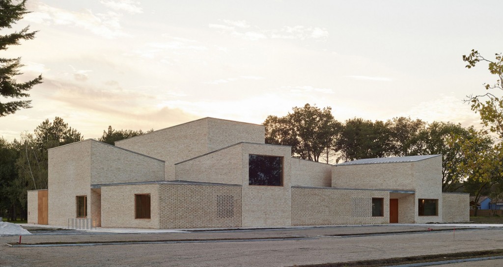 Pierre Blanches : Ένα πολιτιστικό κέντρο υπόδειγμα αρμονίας με το τοπίο