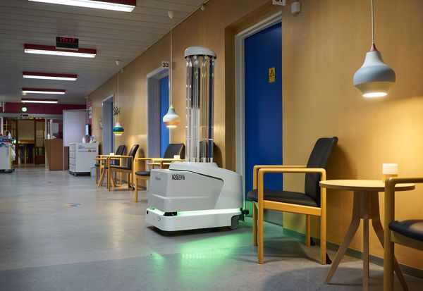 Ρομπότ απολύμανσης παραδίδονται σε Ωνάσειο και Παπαγεωργίου