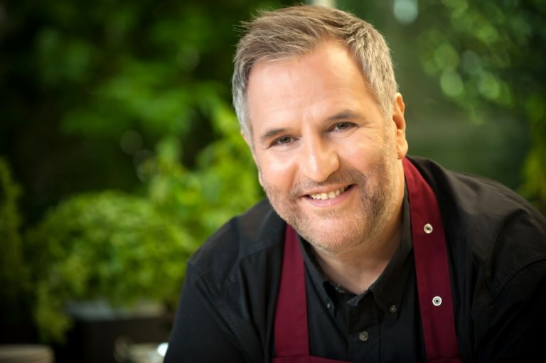 Βαγγέλης Δρίσκας : Αυτή ήταν η πρώτη του τηλεοπτική εμφάνιση πριν από 21 χρόνια!