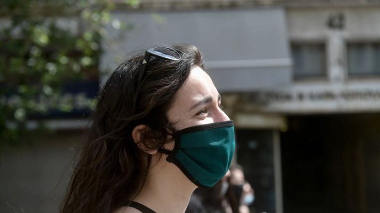 Δημόπουλος : Οι τρεις λόγοι για τους οποίους δεν μειώνονται τα κρούσματα