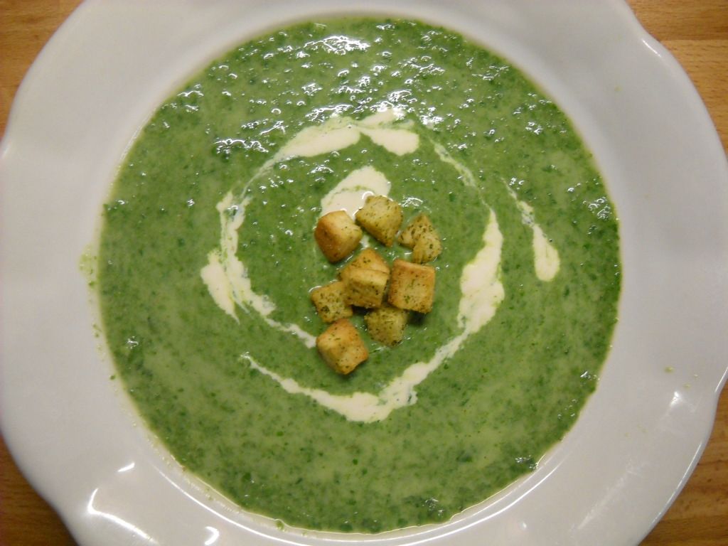 Δυναμωτική σούπα με σπανάκι, λεμόνι και ταχίνι