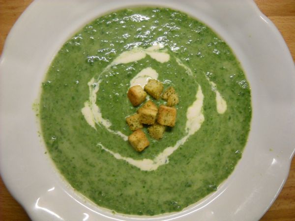 Δυναμωτική σούπα με σπανάκι, λεμόνι και ταχίνι