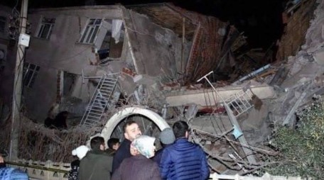Πανικός στην Αλγερία από τον σεισμό των 6 Ρίχτερ – Πηδούσαν από τα μπαλκόνια για να σωθούν