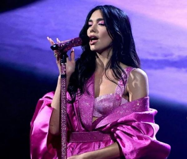 Όσκαρ 2021: H Dua Lipa τραγουδά στο on line πάρτι του Έλτον Τζον