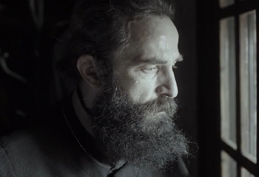 «Man of God»: Ο Άρης Σερβετάλης ενσαρκώνει τον Άγιο Νεκτάριο – Δείτε το trailer