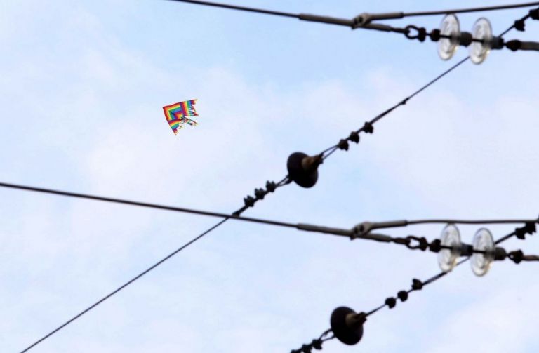 Καθαρά Δευτέρα : Προσοχή με τους χαρταετούς – Τι κάνουμε σε περίπτωση ηλεκτροπληξίας