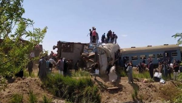 Αίγυπτος : Δεκάδες νεκροί και τραυματίες από τη σύγκρουση τρένων