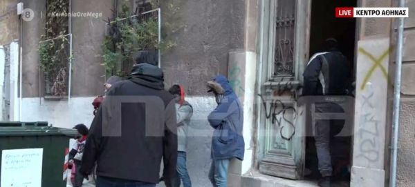 Άγιος Παντελεήμονας: Αστυνομική επιχείρηση εκκένωσης κτιρίου