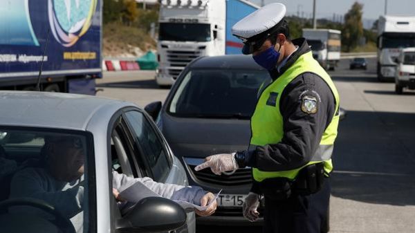 «Εξυπνοι» και «κορόιδα» στην υπακοή του νόμου