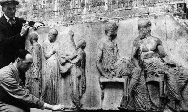 Αρχαιοκαπηλεία : «Λεηλατήστε την Αθήνα, αρπάξτε ό,τι μπορείτε»