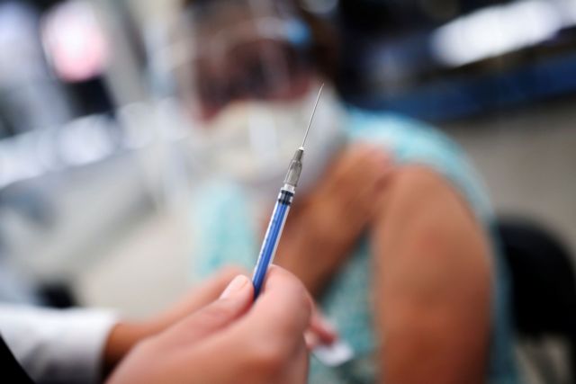 Τροπολογία : Δίνουν προσωρινό ΑΜΚΑ σε όσους δεν έχουν για να εμβολιαστούν