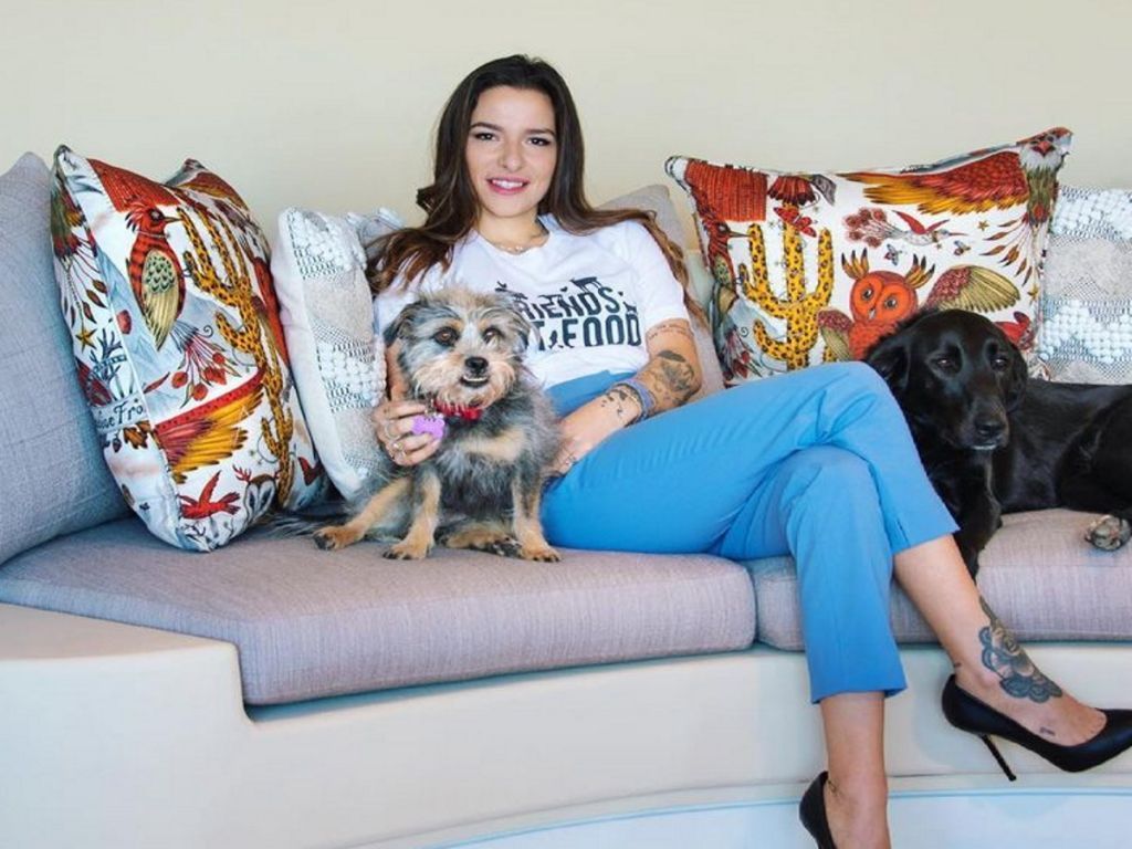 Εριέττα Κούρκουλου: Το παθιασμένο φιλί με τον σύζυγό της κάτω από την ελληνική σημαία