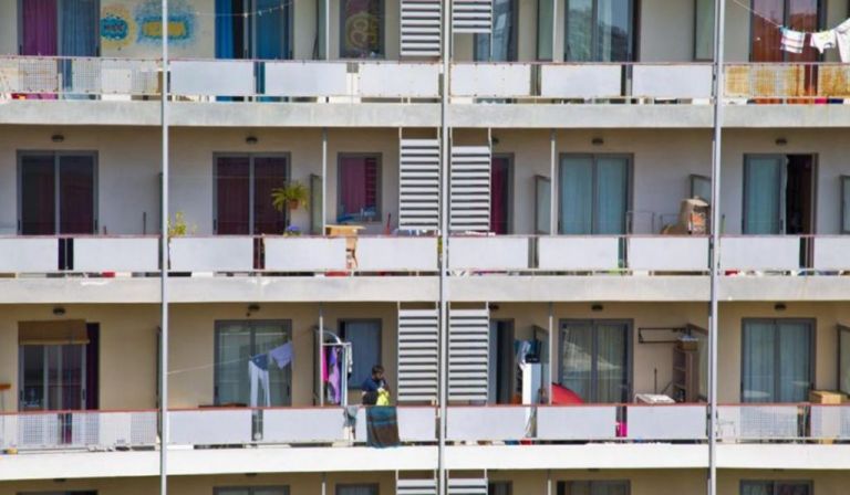 Τσίκνισαν με ξέφρενο πάρτι σε φοιτητική εστία της Πατησίων