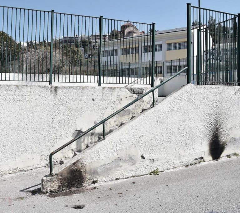 Βόμβες μολότοφ σε Δημοτικό Σχολείο