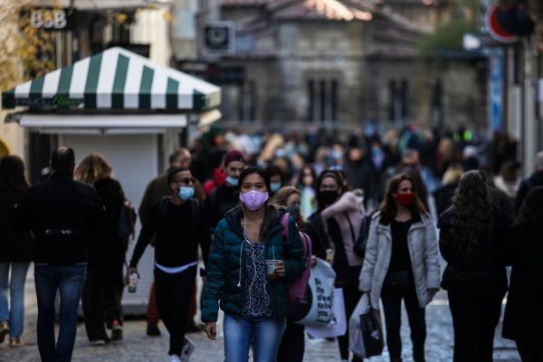 Κοροναϊός : Επιστροφή στην κανονικότητα το καλοκαίρι προβλέπουν αμερικανοί ειδικοί - Τι θα ισχύει για μάσκες και εστίαση