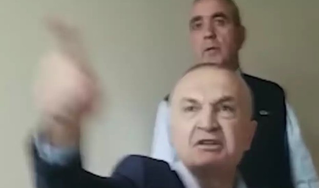 Απίστευτο ξέσπασμα του Αλβανού προέδρου κατά αστυνομικών: «Θα σας γ@μ@σ@»