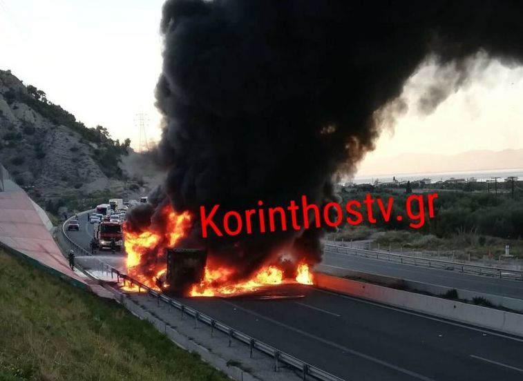 Φωτιά στην Εθνική Οδό Κορίνθου - Πατρών : Νταλίκα παραδόθηκε στις φλόγες