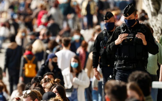 Γαλλία : Συναγερμός στα νοσοκομεία – Αμείωτα τα κρούσματα