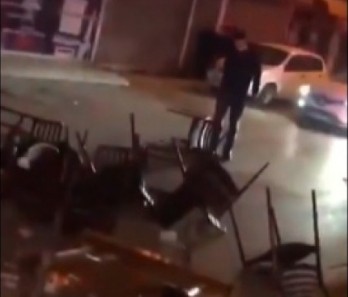 Τουρκία : Εστιάτορας διαμαρτυρήθηκε για πρόστιμο κάνοντας… λαμπόγυαλο το μαγαζί του