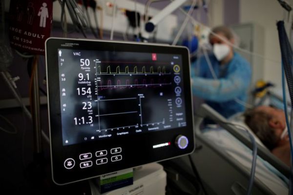 Γαλλία : Σε υψηλό 14 εβδομάδων οι νοσηλείες ασθενών με κορονοϊό στις ΜΕΘ