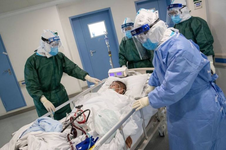 Γιαννάκος : Πεθαίνουν διασωληνωμένοι ασθενείς εκτός ΜΕΘ – Γίνεται επιλογή ασθενών