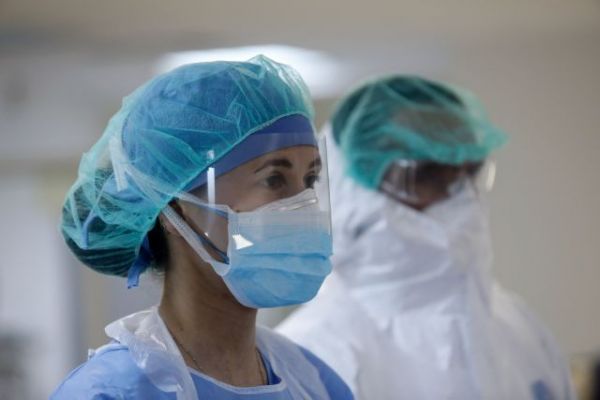 «Ευαγγελισμός» : Πέντε ασθενείς διασωληνωμένοι σε απλή κλινική γιατί δεν υπάρχει ΜΕΘ