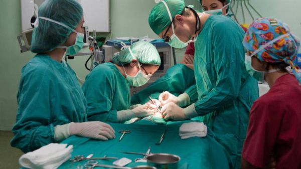 Νοσοκομείο «Αττικόν» : Ενδομήτρια επέμβαση εμβρύου σε έγκυο με κοροναϊό
