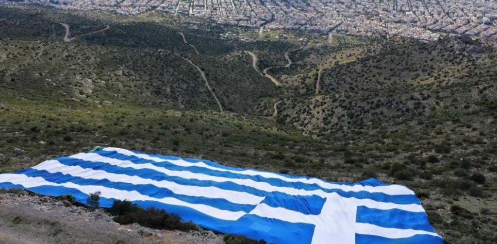 25η Μαρτίου : Στο πιο ψηλό σημείο του Υμηττού η ελληνική σημαία από τον δήμαρχο Γλυφάδας