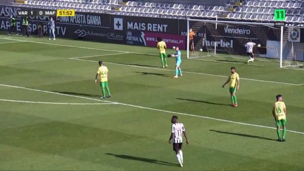 Τερματοφύλακας πέτυχε απίθανο γκολ με βολέ από την εστία