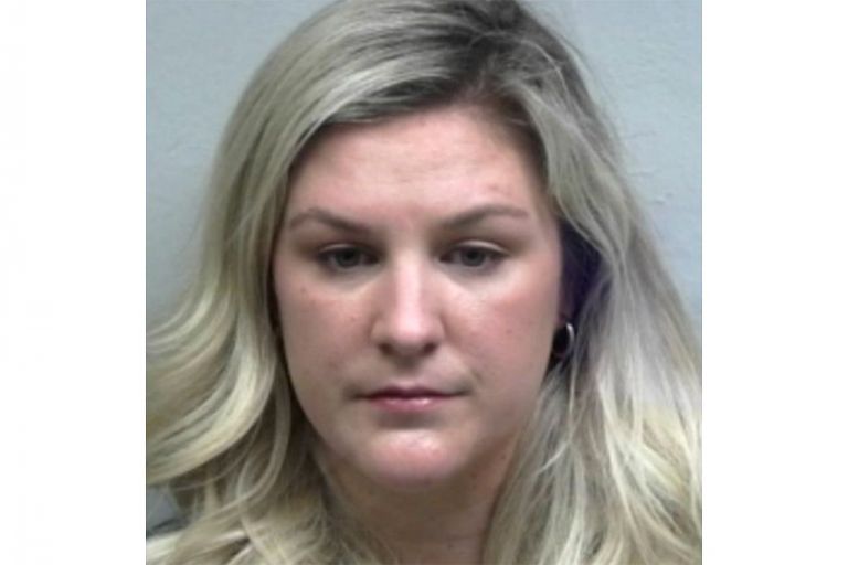 Καθηγήτρια φέρεται να κακοποιούσε σεξουαλικά ανήλικο μαθητή – Σοκ στην κοινωνία της Αλαμπάμα