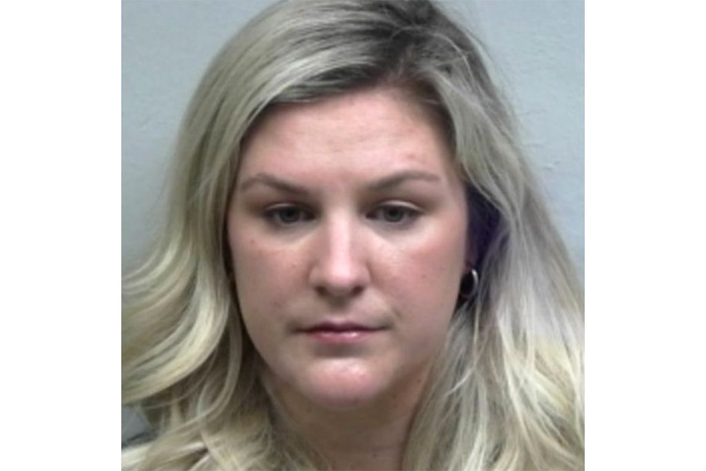 Καθηγήτρια φέρεται να κακοποιούσε σεξουαλικά ανήλικο μαθητή – Σοκ στην κοινωνία της Αλαμπάμα