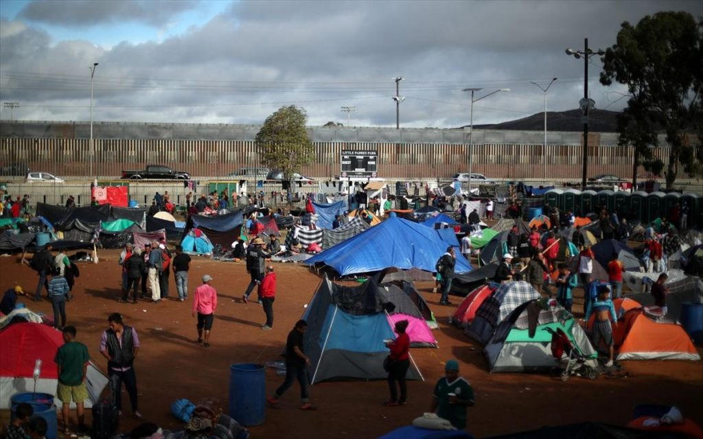 ΗΠΑ : Αναμένουν πρωτόγνωρη συρροή στα σύνορά τους με το Μεξικό – Παραδέχονται αδυναμία διαχείρισης ασυνόδευτων ανηλίκων