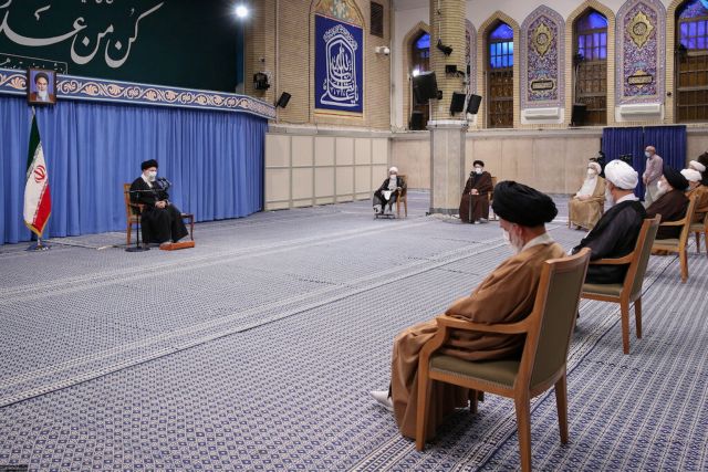 Χαμενεΐ : Το Ιράν δεν εμπιστεύεται τις υποσχέσεις των ΗΠΑ για την άρση των κυρώσεων