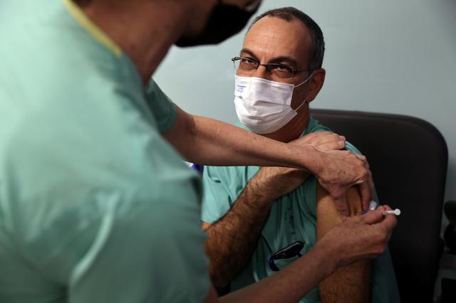 Ισραήλ: Περισσότεροι από τους μισούς πολίτες έχουν ήδη λάβει δύο δόσεις του εμβολίου