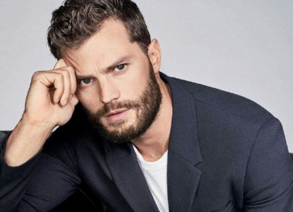 Δύσκολες ώρες για τον Jamie Dornan – Έχασε τον πατέρα του από κοροναϊό