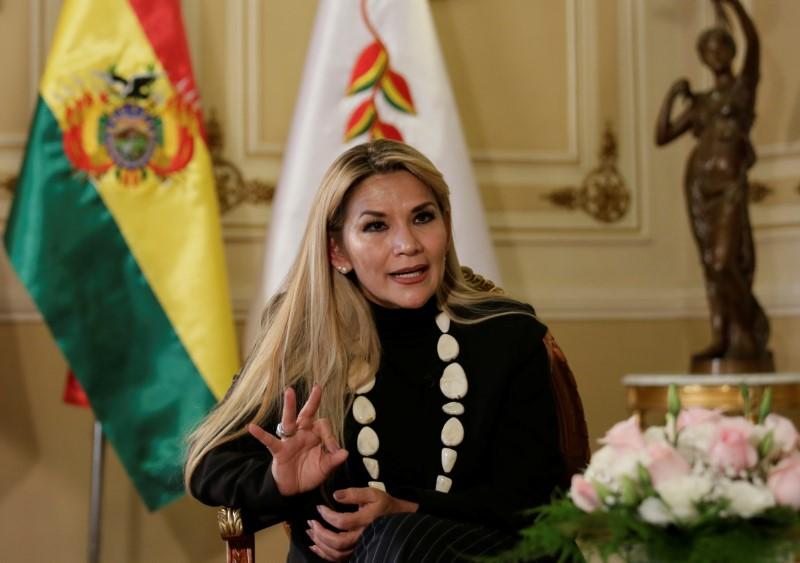 Βολιβία : Εισαγγελέας ζητά την προφυλάκιση της τέως προέδρου Ζανίν Ανιες για υποκίνηση πραξικοπήματος