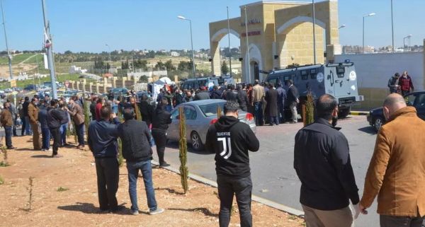 Ιορδανία : Αγριες συγκρούσεις αστυνομίας με διαδηλωτές κατά των μέτρων για τον κοροναϊό