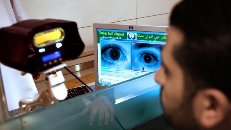 Στο Ντουμπάι, τα μάτια των επιβατών αντικαθιστούν τα διαβατήρια