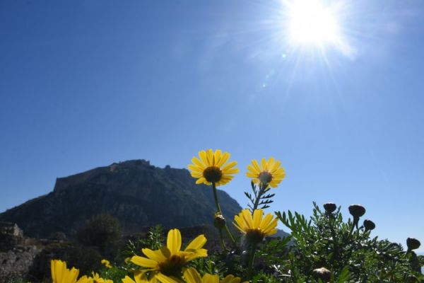 Με ανοιξιάτικο καιρό φεύγει ο Μάρτιος