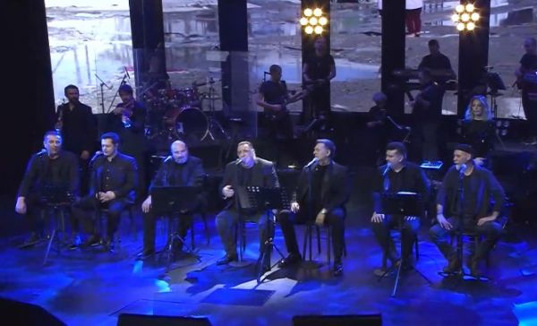 Καρράς – Μακρόπουλος: Ένωσαν Κρήτη, Πόντο και Ήπειρο στη σκηνή του MEGA