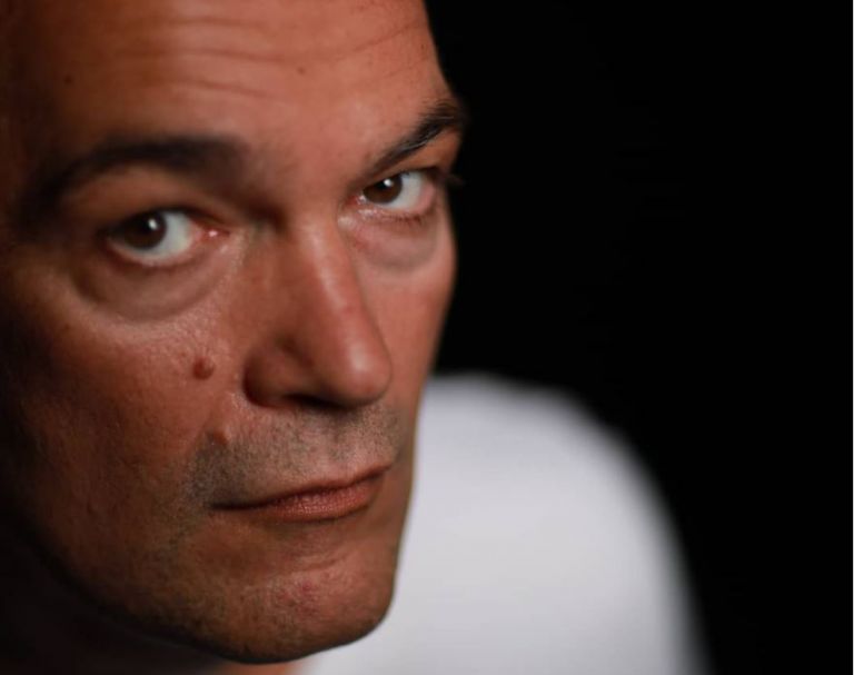 Κωνσταντίνος Καζάκος: Ο ξαφνικός έρωτας και η νέα αρχή με την Βασιλική Μακρή