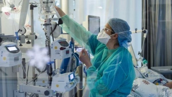 Κρήτη : Συναγερμός για έκρηξη κρουσμάτων στο ΠΑΓΝΗ – Θετικοί 15 γιατροί, νοσηλεύτριες και ασθενείς σε ένα 24ωρο