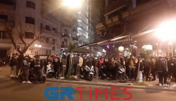 Θεσσαλονίκη: Ουρές στο κέντρο για ένα ποτό – Αυστηρές συστάσεις από την αστυνομία