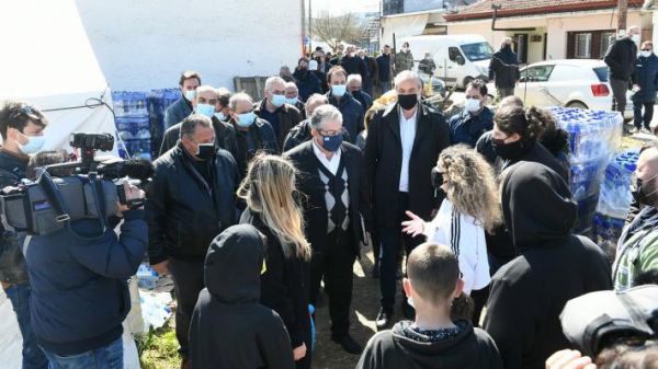 Μέτρα στήριξης των σεισμόπληκτων περιοχών ζήτησε ο Κουτσούμπας – Περιοδεία στη Λάρισα