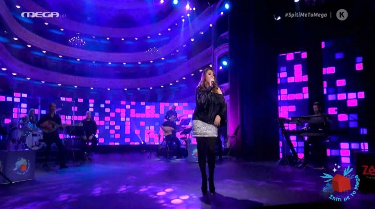 Η Καίτη Γαρμπή «χορεύει ξυπόλητη» μόνο για τους τηλεθεατές του MEGA