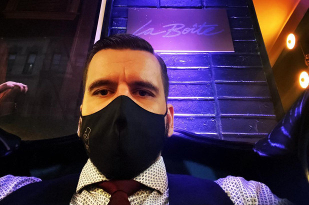 Διοργανωτής κορονοπάρτι υποστηρίζει ότι δέχθηκε επίθεση από… μαχητές Ζίου Ζίτσου