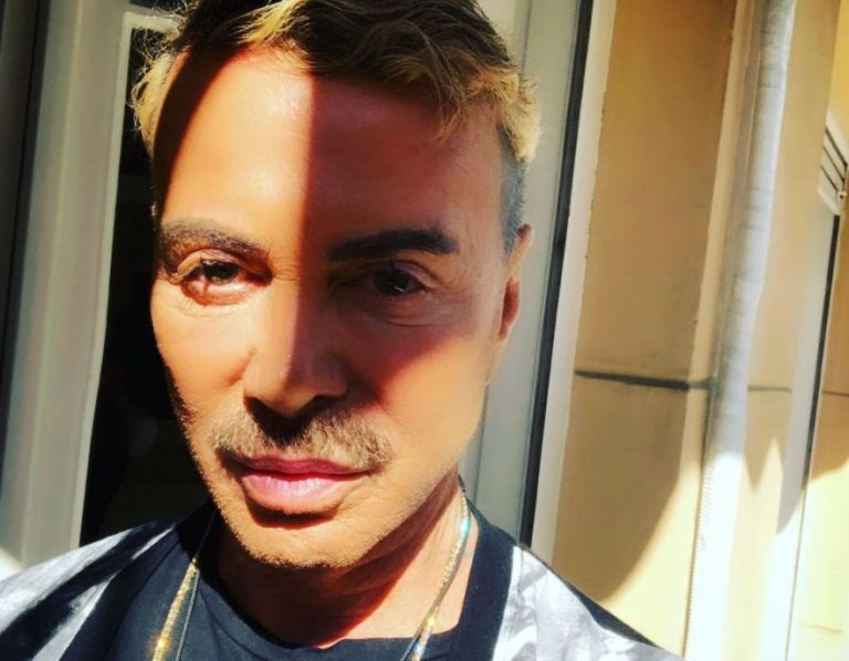 Λάκης Γαβαλάς: Ποζάρει ντυμένος «τσολιάς» για την 25η Μαρτίου